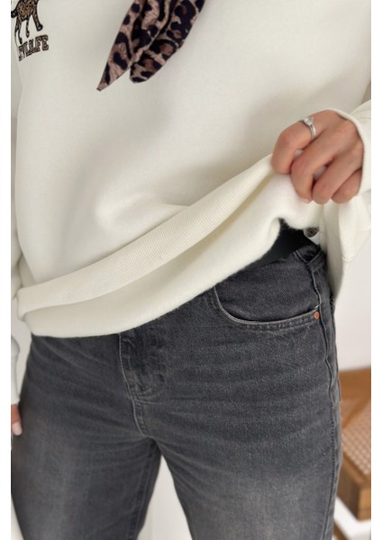 Kadın Nakış Detaylı Sweatshirt – Grafik & Şehirli Stil modelleri
