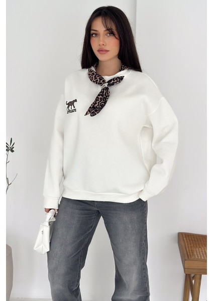 Kadın Nakış Detaylı Sweatshirt – Grafik & Şehirli Stil indirimleri