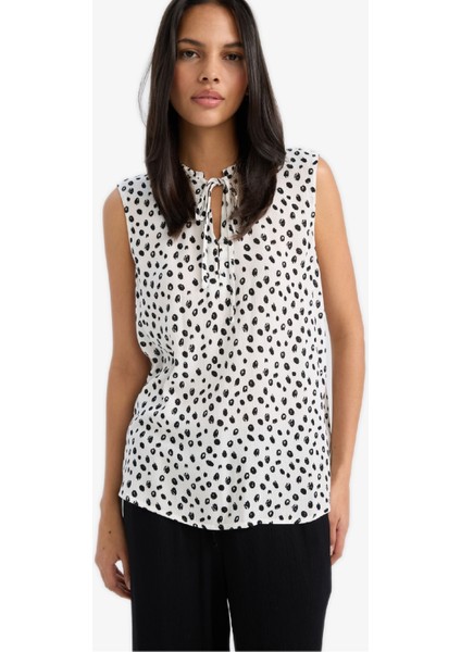 Regular Fit Puantiyeli Krinkıl Kumaş Kolsuz Bluz C1003AX25SM modelleri