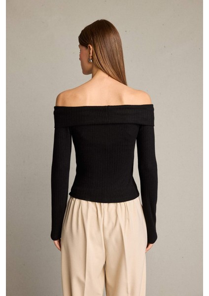 Kayık Yaka Uzun Kollu Tişört