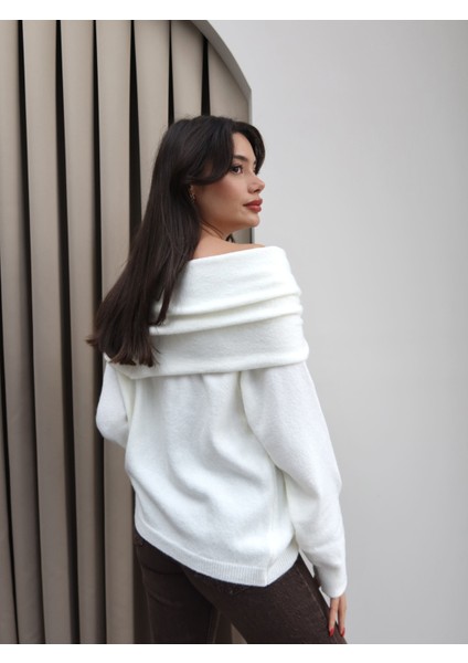 Açık Omuz Düğümlü Triko Kazak indirimleri