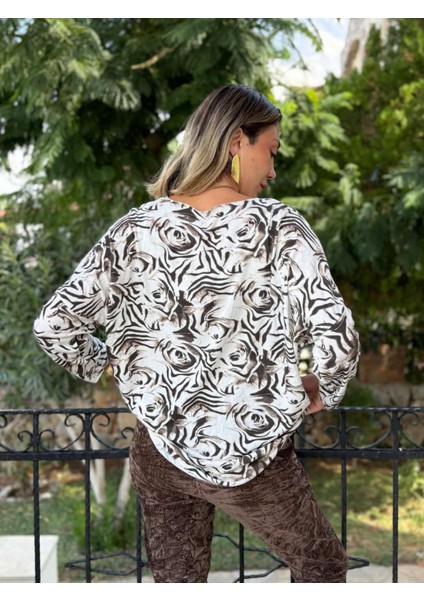 NC1128 Italyan V Yaka Gül Desenli Triko Bluz Ekru indirimleri