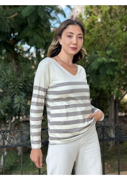 NC20251 Italyan Yatay Çizgili V Yaka Triko Bluz Vizon indirimleri