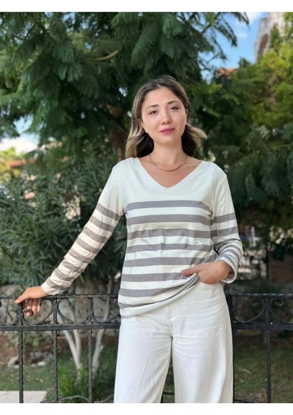 NC20251 Italyan Yatay Çizgili V Yaka Triko Bluz Vizon