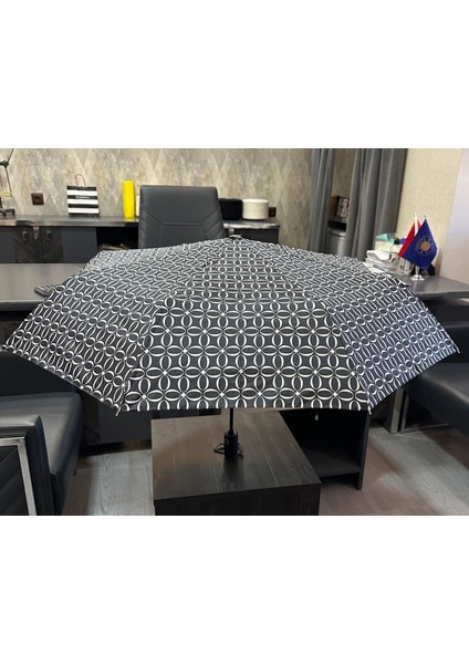 Kadın Kompakt Otomatik Şemsiye – 108 Cm, Kılıflı, Siyah Geometrik fiyatları