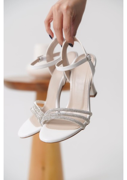 Lilia Kadın Beyaz Taşlı Sandalet fırsatları