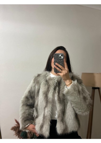 Bej-Kahverengi Karışım Desenli Kancalı Kürk Mont