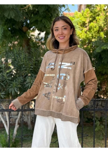 NC53050D Italyan Yazı Baskılı Cepli Kapüşonlu Coton Sweatshirt Camel modelleri