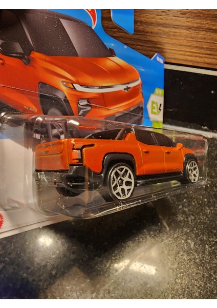 Hot Wheels 1/64 Chevrolet Silverado Ev Rst fırsatları