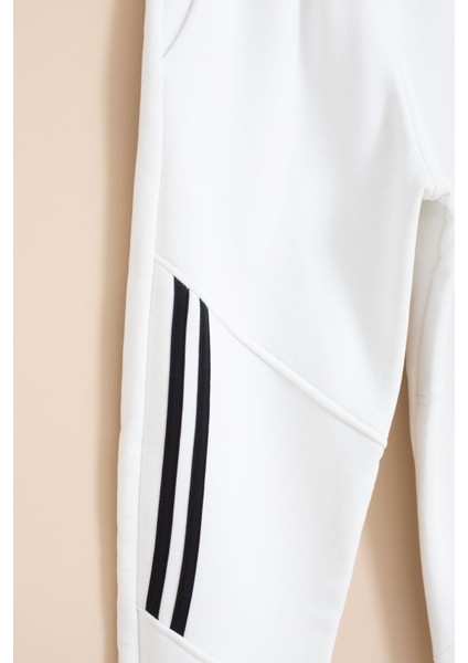 Beyaz Şerit Detaylı Yazı Baskılı Beli Lastikli Erkek Çocuk Eşofman Altı 21454 modelleri