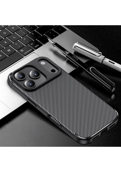 Apple iPhone 17 Pro Uyumlu Kamera Korumalı (Karbon Tasarım) Koruyucu Lüx Silikon Kılıf
