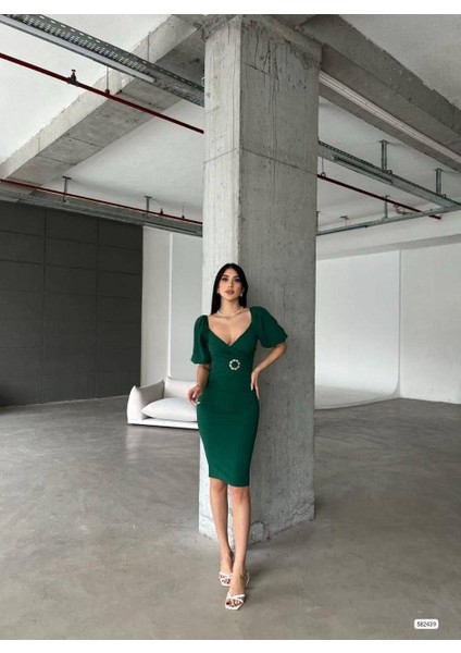 Kendinden Kemerli Krep Kumaş Kısa Kollu Elbise 582439 Zumrut fiyatları