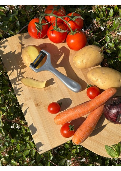 Pırıltılı Gri/gümüş Sapan Soyacak – Paslanmaz Alman Çeliği, Ergonomik Sap, Yüksek Keskinlik