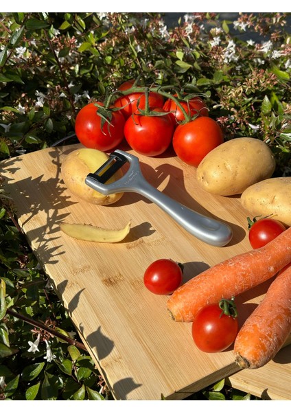 Pırıltılı Gri/gümüş Sapan Soyacak – Paslanmaz Alman Çeliği, Ergonomik Sap, Yüksek Keskinlik indirimleri