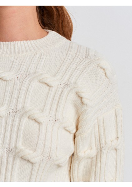 10825 Kabartma Detaylı Triko Kazak-Ekru fırsatları