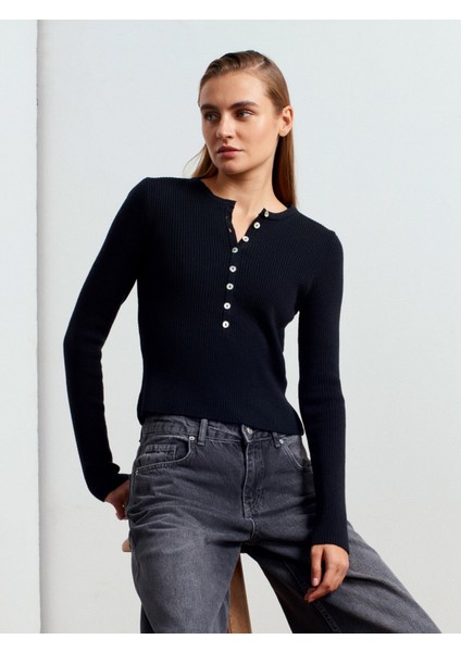 10819 Düğmeli Yün Karışımlı Ince Triko-Siyah