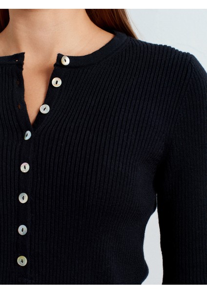 10819 Düğmeli Yün Karışımlı Ince Triko-Siyah fırsatları