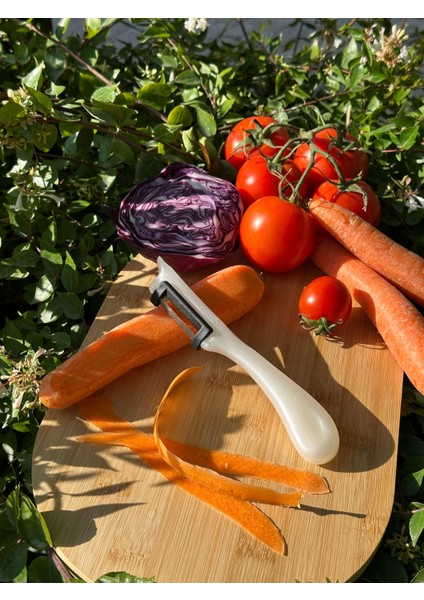 Pırıltılı Beyaz Dik Soyacak – Paslanmaz Alman Çeliği, Ergonomik Sap, Yüksek Keskinlik