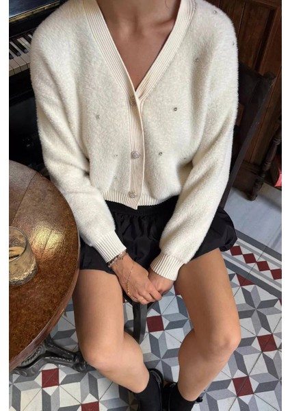 Angora Taş Detaylı Kısa Hırka fırsatları