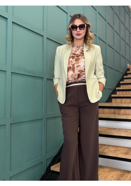 Kadın Bronş Detaylı Truvakar Kol Blazer Ceket modelleri