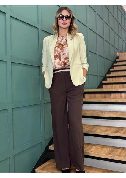Kadın Bronş Detaylı Truvakar Kol Blazer Ceket fırsatları
