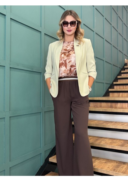 Kadın Bronş Detaylı Truvakar Kol Blazer Ceket indirimleri