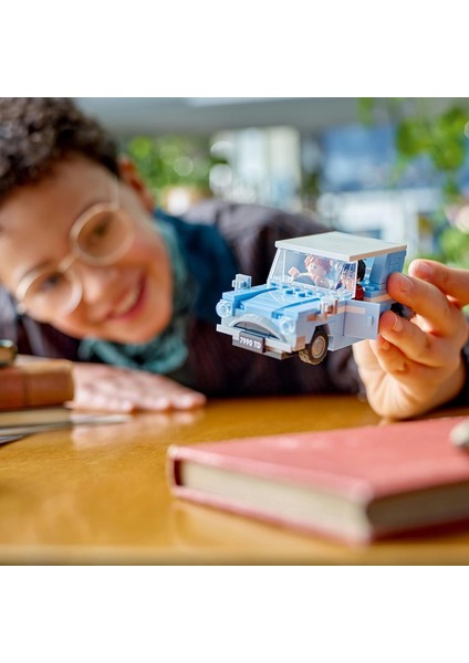 LEGO Harry Potter Uçan Ford Anglia 76424-7 Yaş ve Üzeri Hayranları Için Harry Potter ve Ron Weasley Minifigürü Içeren Koleksiyonluk Yaratıcı Oyuncak Yapım Seti (165 Parça) fırsatları