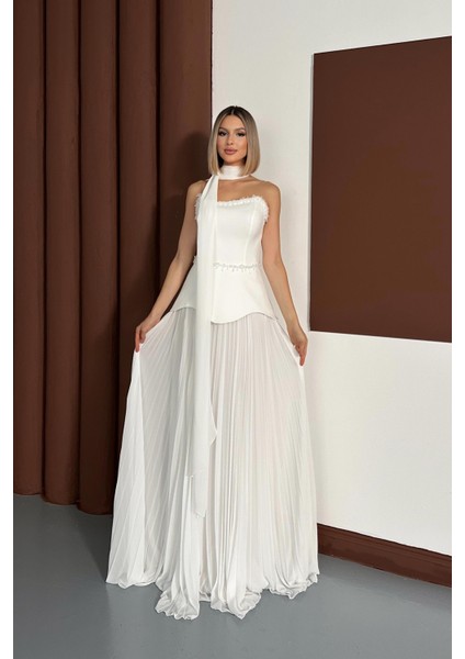 Straplez Boncuk Işlemeli Eteği Piliseli Beyaz Abiye Elbise modelleri