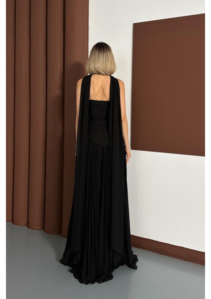 Straplez Boncuk Işlemeli Eteği Piliseli Siyah Abiye Elbise modelleri