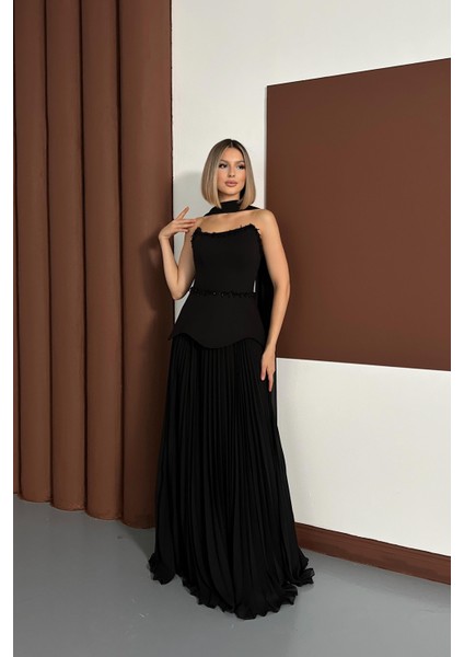 Straplez Boncuk Işlemeli Eteği Piliseli Siyah Abiye Elbise fırsatları