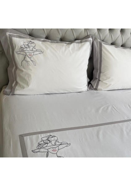 Kız Desenli, Beyaz Renkli, Gri Çizgili Yorgan Kılıfı fiyatları