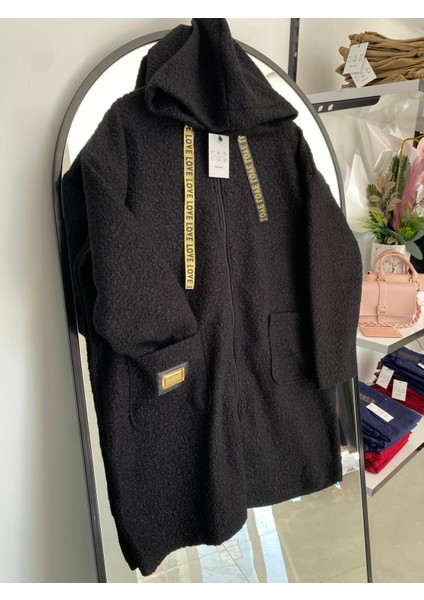 Love Detaylı Siyah Peluş Kapüşonlu Kaban modelleri