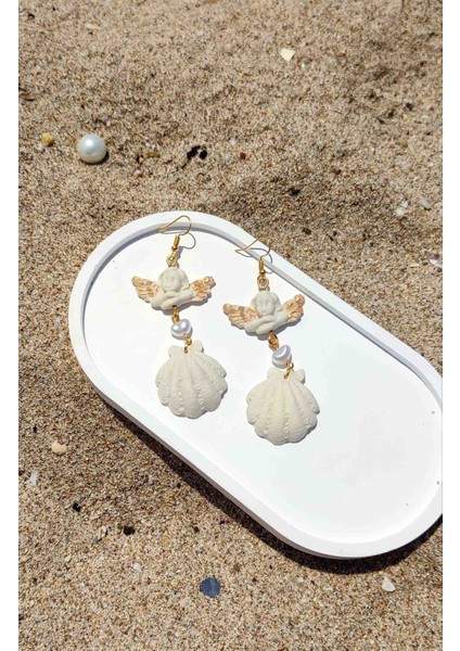Gold Angel Seashell Beyaz Melek Figürlü Sallantılı Küpe