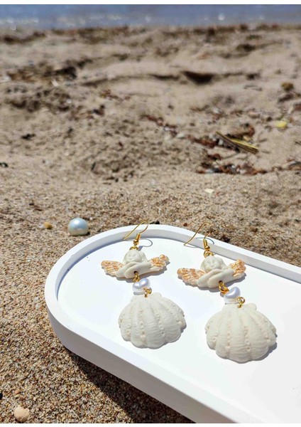Gold Angel Seashell Beyaz Melek Figürlü Sallantılı Küpe fiyatları