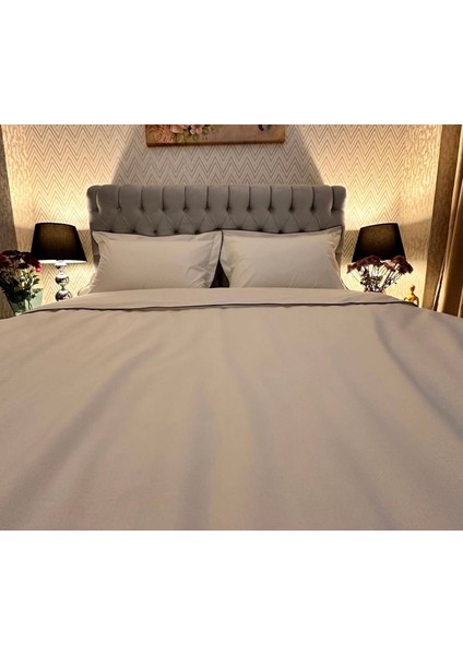 Kırık Beyaz Renkli, Koyu Yeşil Biyeli Yorgan Kılıfı