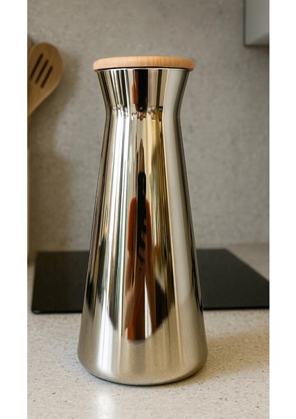 Bambu Kapaklı Gold Renk Sürahi – Şık & Modern Mutfak ve Sofra Dekoru