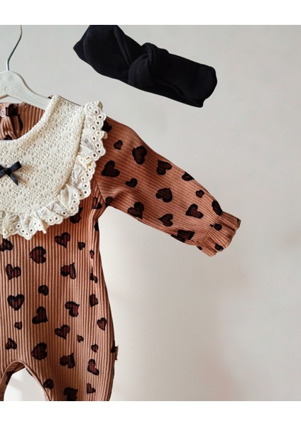 Bebek Kız Dantel Yakalı Kalp Desenli Tulum ve Bandana – 2’li Pamuklu Takım fiyatları