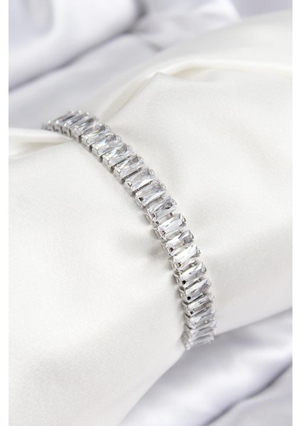 Pirinç Zirkon Taşlı Su Yolu Model Gümüş Renk Asansörlü Kadın Bileklik - PRT3500EB08488