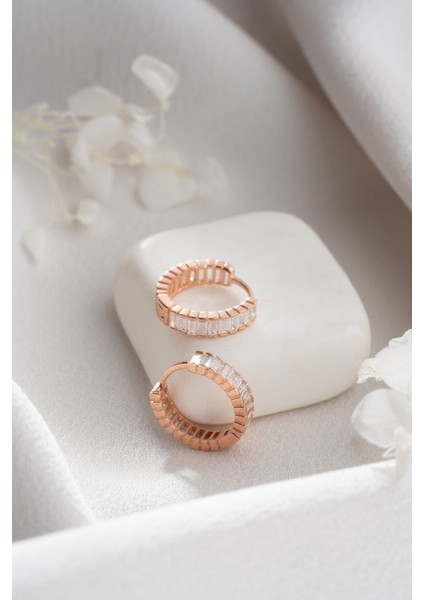 925 Ayar Gümüş Rose Kaplama 15MM Baget Taşlı Küpe