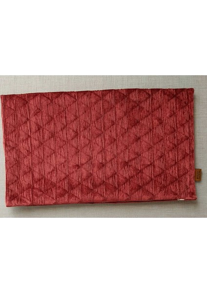 Scarlet Weave Kadife Üçgen Desenli Kırmızı Dolgulu Kırlent 43X43 ve 30X50 cm Dekoratif Yastık modelleri