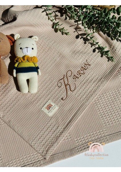 Ftbabycollection %100 Pamuk Waffle Kumaş Kişiye Özel Nakışlı Bebek Battaniyesi – Isim Yazılabilir (Bej)