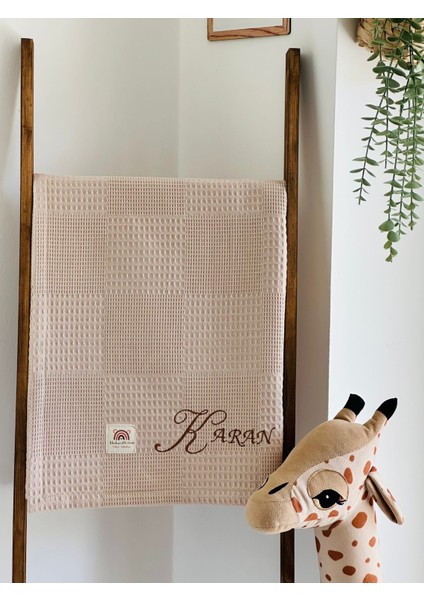 Ftbabycollection %100 Pamuk Waffle Kumaş Kişiye Özel Nakışlı Bebek Battaniyesi – Isim Yazılabilir (Bej) modelleri