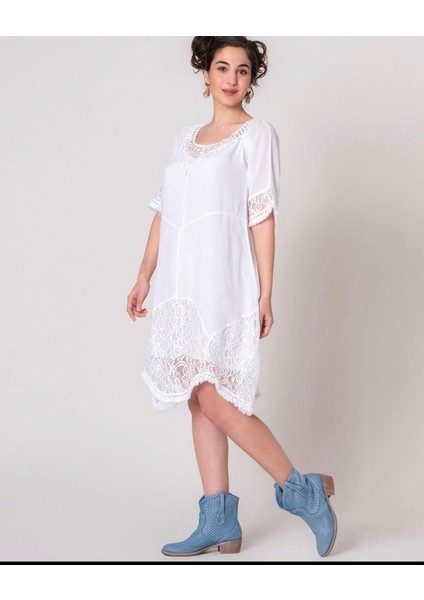 Beyaz Önü Dantelli Elbise