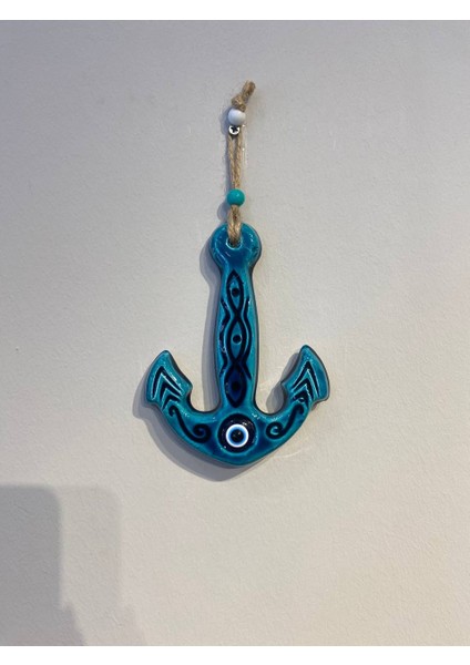 El Yapımı Seramik Çapa Duvar Süsü – 14X11 cm Nazar Boncuklu Marin Temalı Askılı Dekoratif Obje