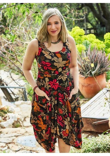 Kadın Çiçek Desenli Asimetrik Kesim Kırmızı Elbise