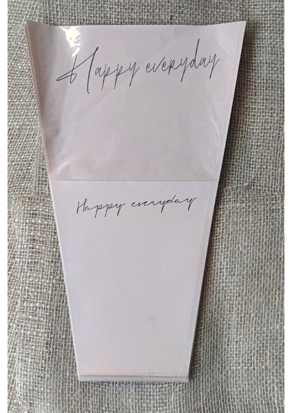 1 Adet V Formlu Çiçek Buketi Ambalajı – Taş Rengi, “happy Everyday” Yazılı (44 Cm)