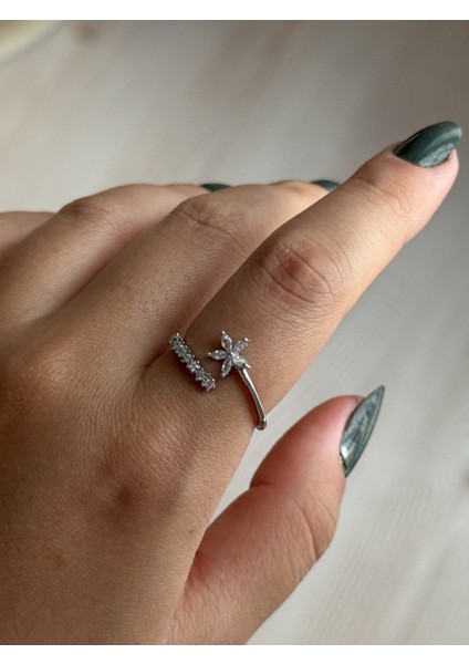 Çelik Taşlı Çiçek Detaylı Zarif Ayarlanabilir Kadın Yüzük fiyatları