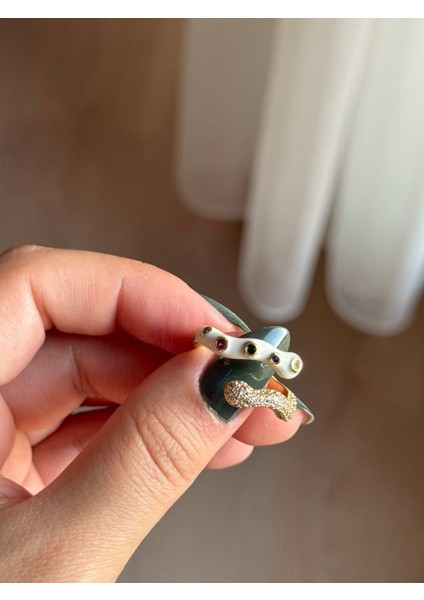 Kıvrımlı Beyaz Renkli Taşlı Ayarlanabilir Kadın Gold Yüzük fiyatları