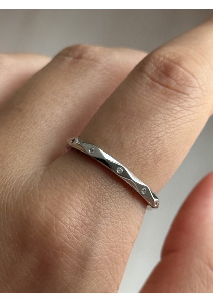 Çelik Taşlı Ince Zarif Gümüş Renk Ayarlanabilir Kadın Yüzük