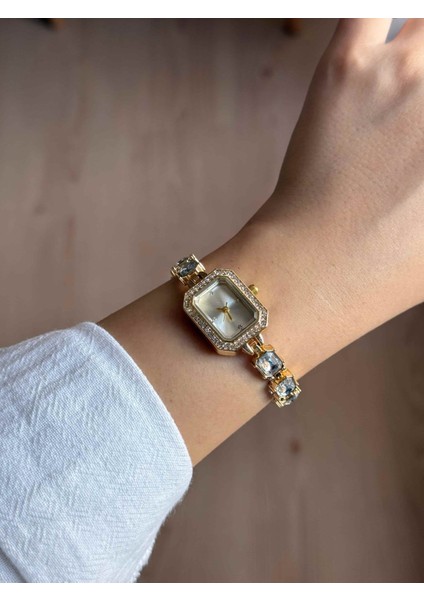 Sekizgen Kesim Beyaz Taşlı Gold Kadın Kol Saati -56 modelleri
